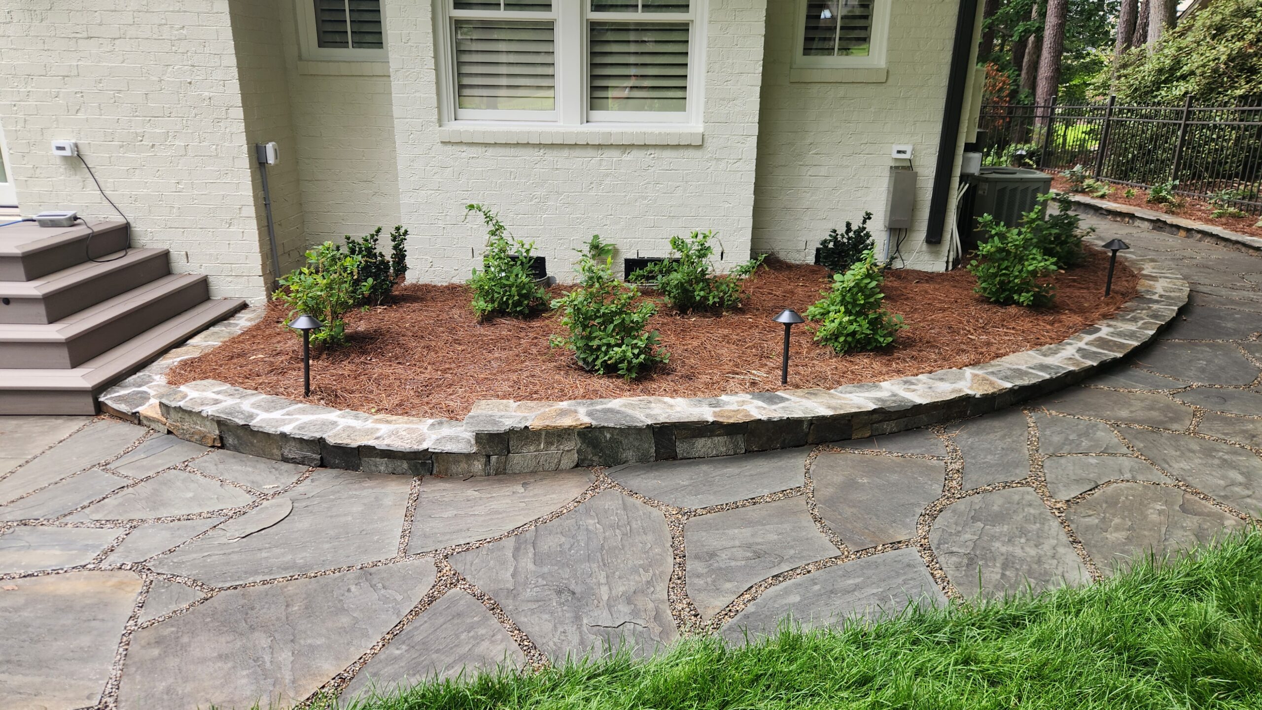 retaining wall with planting area